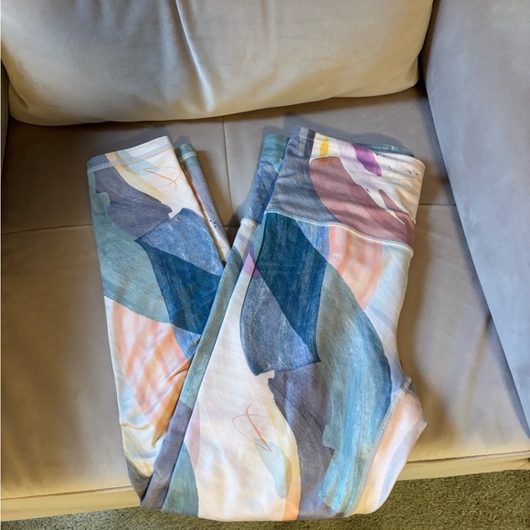 Athleta Patterned Set - Picture 2 of 3